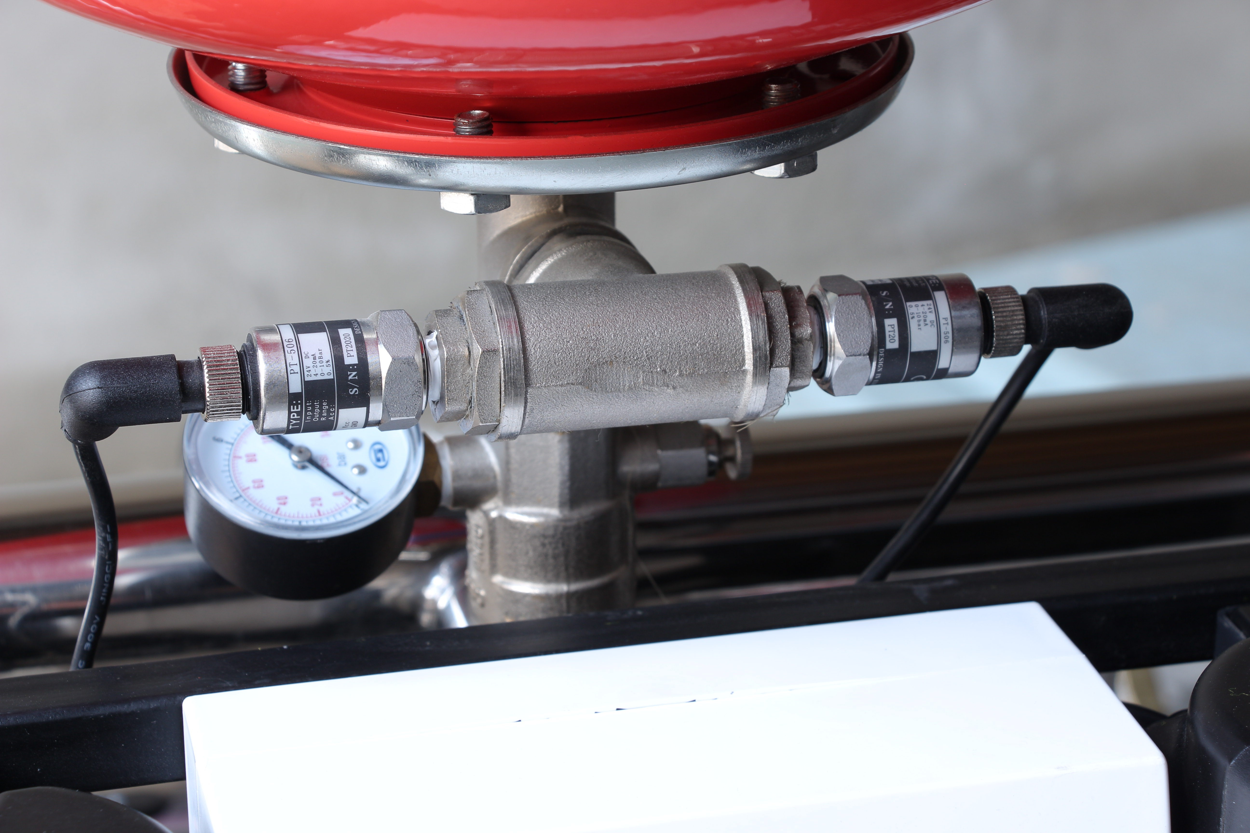 Станция Leo повышения давления 380В 2 x 3.0кВт Hmax 38 м Qmax 450 л/мин 12 л + каскадное управление 3.0